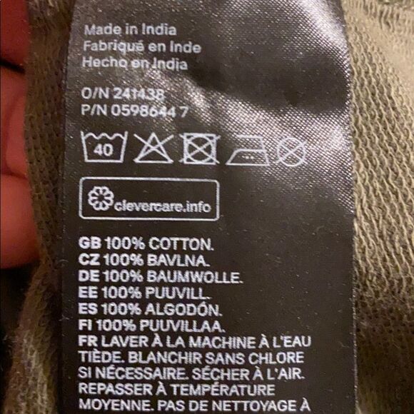 ❤️ 3/$20 H & M Divided Crop Top - Picture 7 of 7